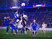 前锋连续破门，成为关注焦点