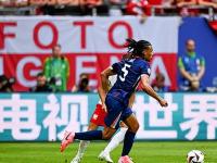 关于荷兰队在欧预赛中展现了强大实力的信息