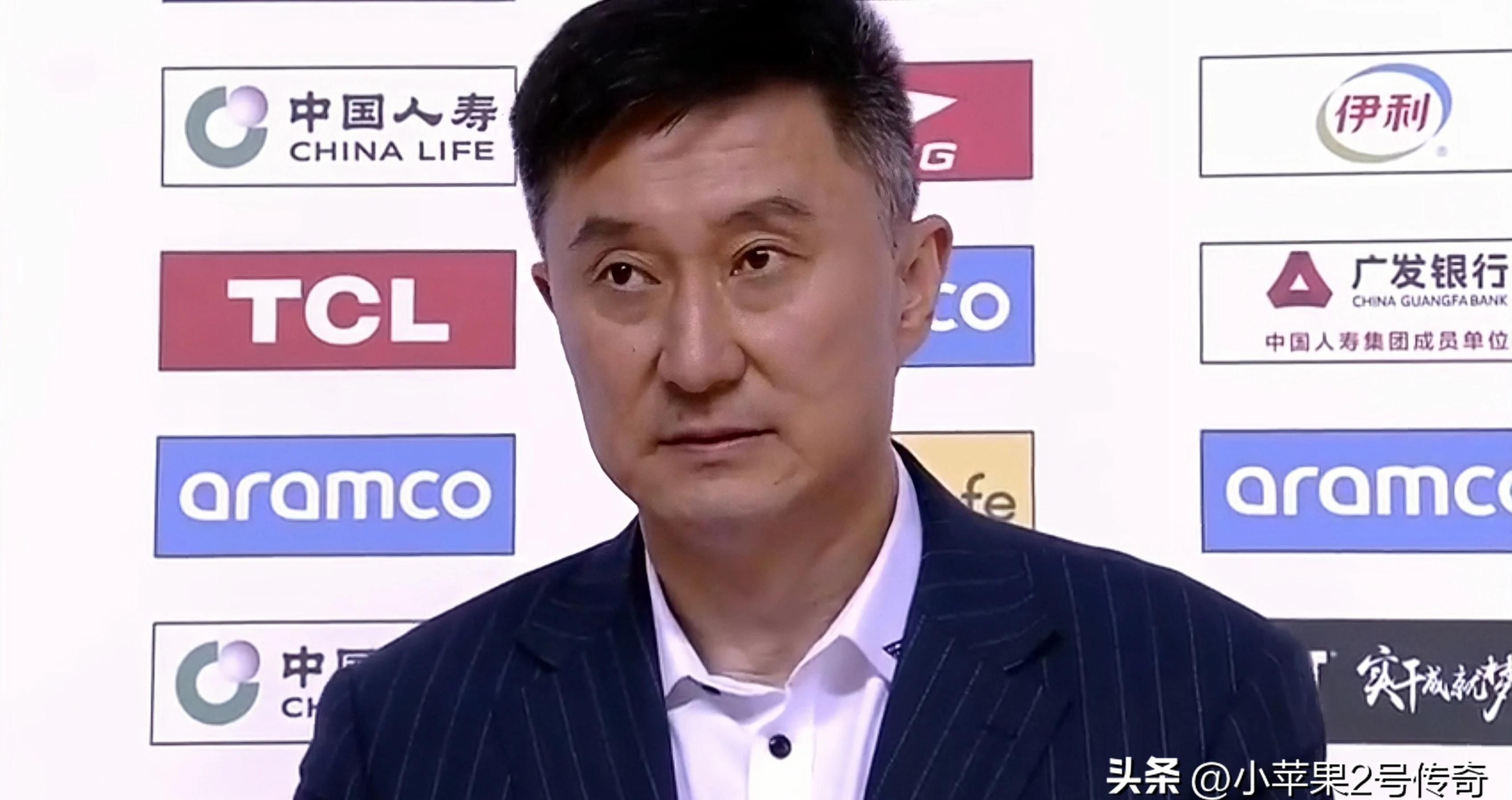 包含球队主教练严厉训话，要求球员们提高训练态度的词条