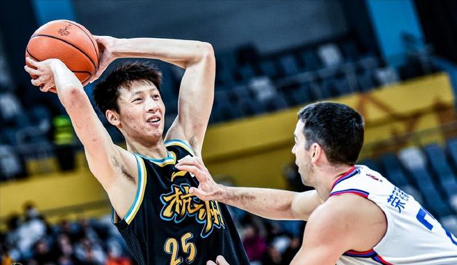 天津男篮发挥出色，锐意进攻刷新佳绩