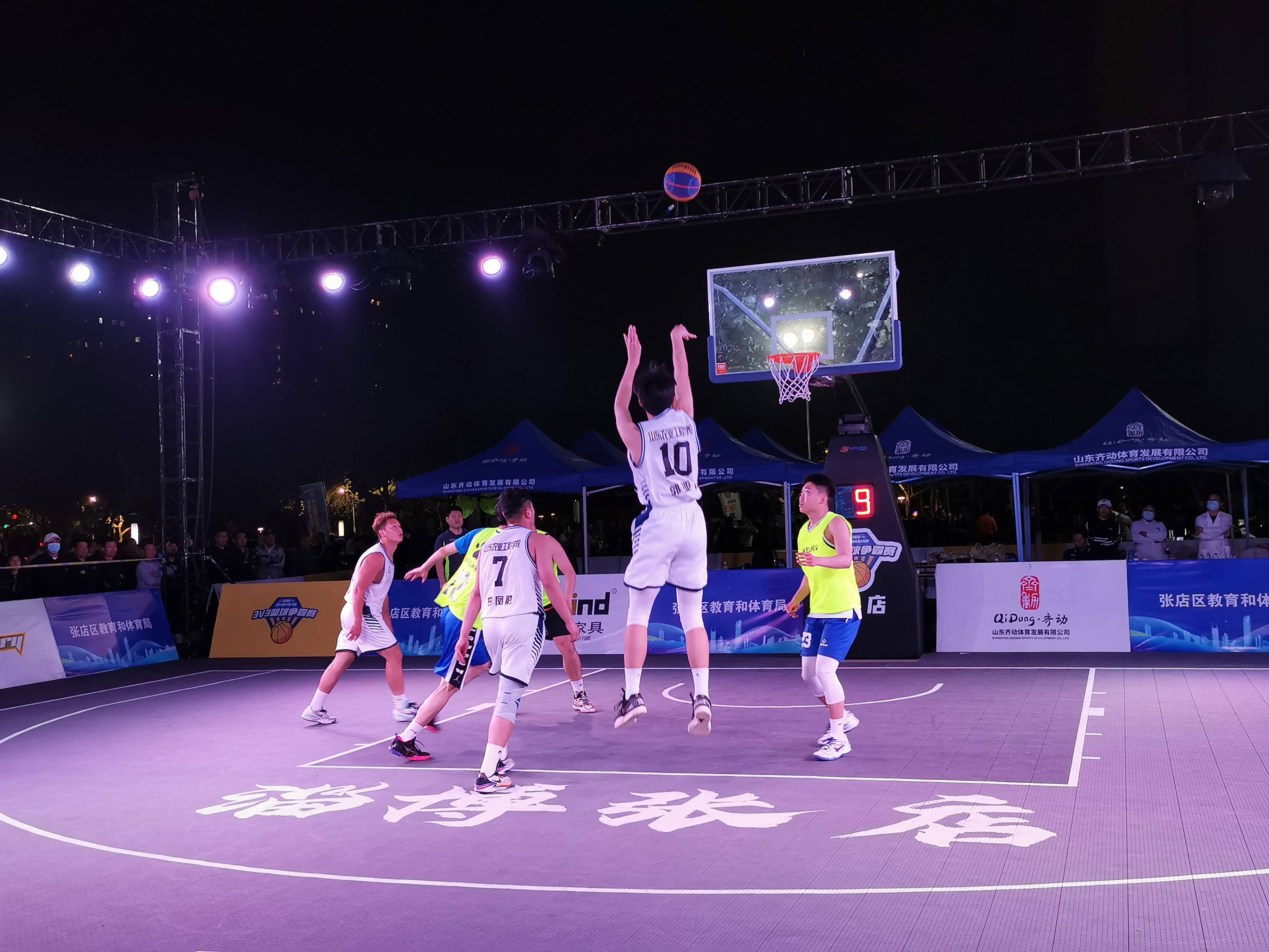 包含篮球赛季揭幕式盛大举行吸引球迷瞩目的词条