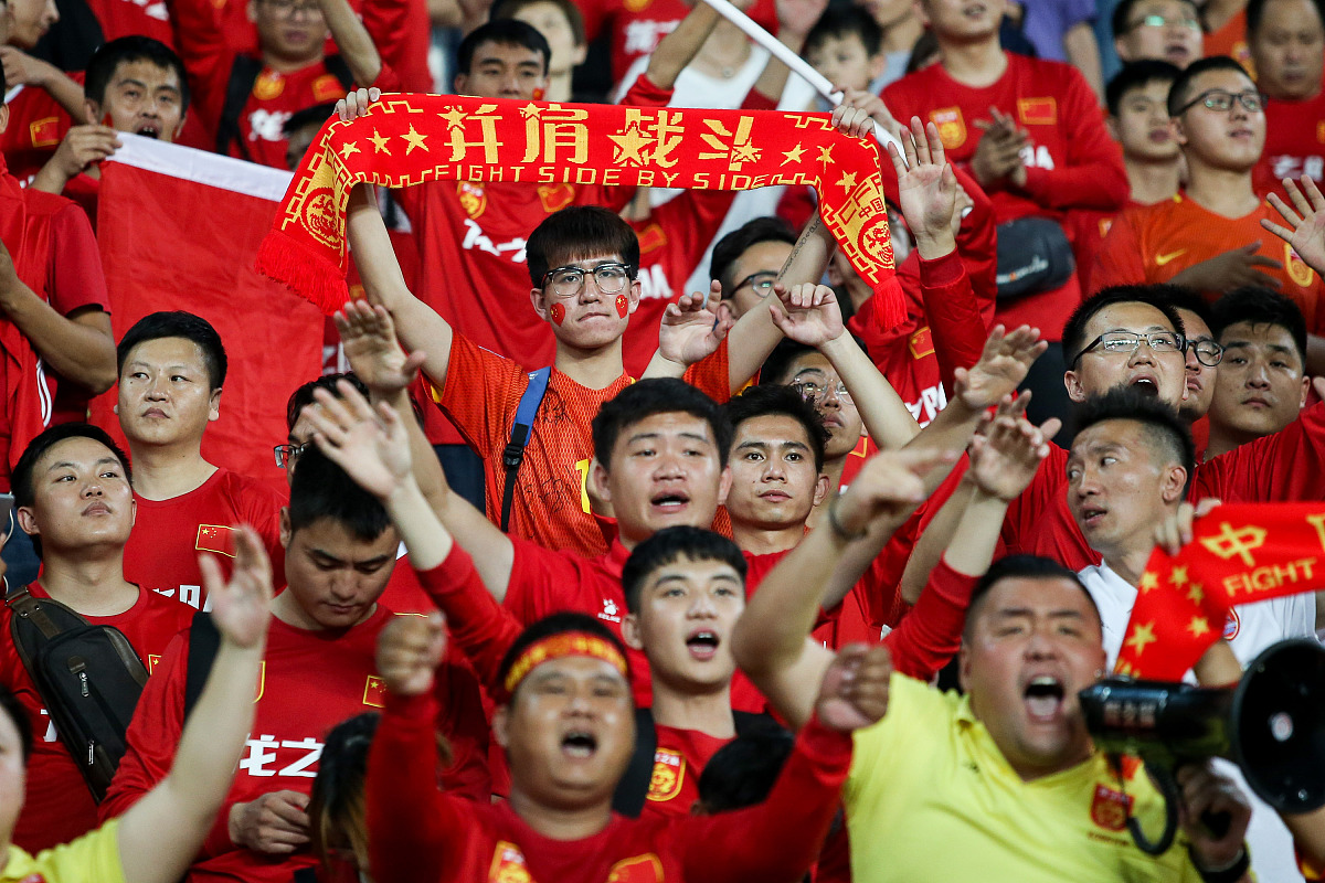 精彩比赛引热议，球迷乐翻春节的简单介绍